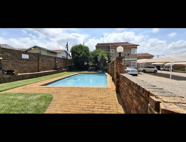 3 BEDROOM TOWNHOUSE FOR SALE IN WANNENBURGHOOGTE